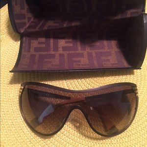 Fendi women sunglasse
